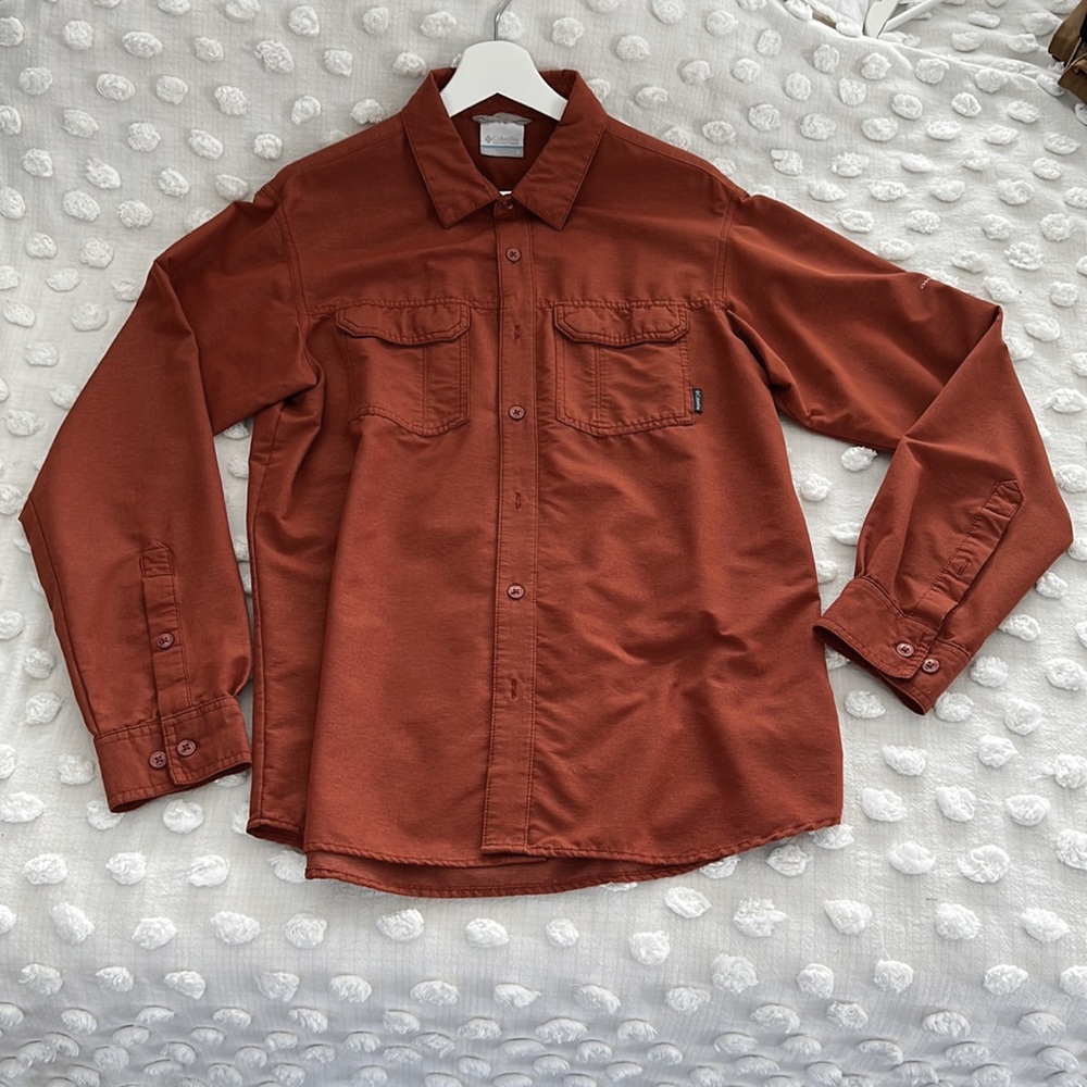 Columbia long sleeve button-down athletic shirt. S. Omni-Wick